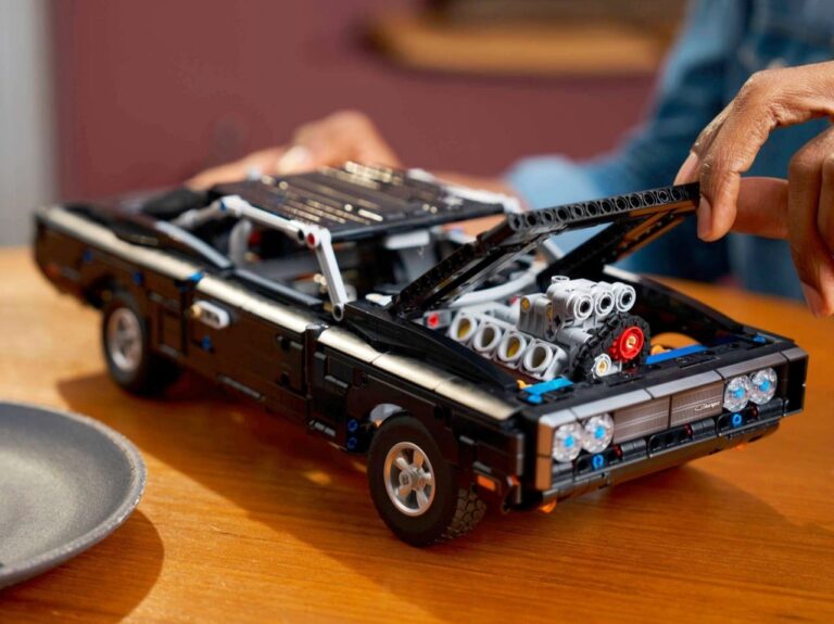 LEGO Technic Fast & Furious Dodge Charger R/T (42231) Review: $160 Muscle Car Model Thats More Than Just Plastic