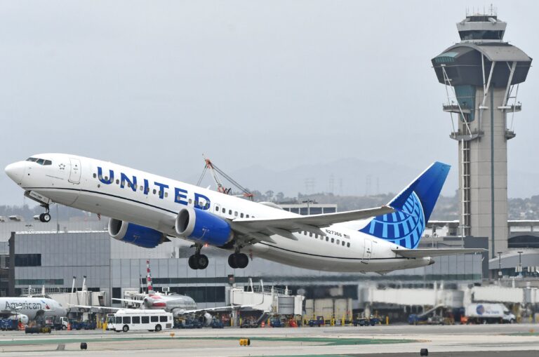 United Airlines Boeing 737 MAX 8 Guam Fleet Upgrade and Starlink Integration